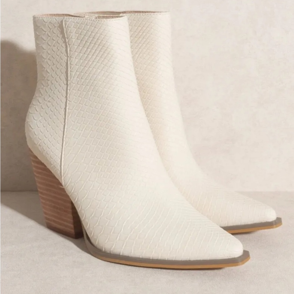 Womens Ivory Snakeskin Booties Brand New In Box